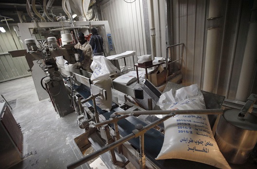 Workers work at a mill for Libyan grains in Tripoli February 11, 2015. Libya will exhaust its wheat reserves in two or three months unless a state fund tasked with ensuring supplies receives money held up as a result of the political turmoil gripping the country and a slump in oil revenues, a top official said. (Photo: REUTERS/Ismail Zitouny)